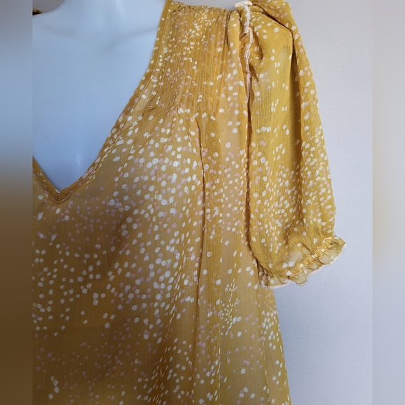 NEW- Express Yellow Puff Sleeve Blouse, Size Medium - Picture 2 of 5
